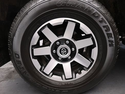 Used 2024 Toyota 4Runner TRD Off-Road Premium AWD/4WD image 14