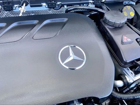 Used 2025 Mercedes-Benz GLB 250 4MATIC image 28