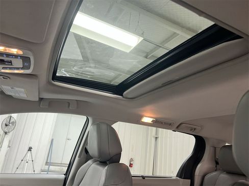 Used 2024 Toyota Sienna XLE image 18