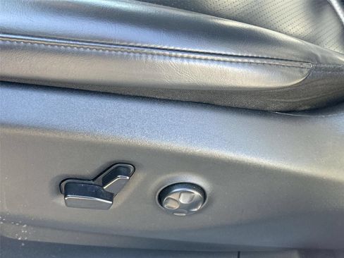 Used 2023 Chrysler Pacifica Touring-L FWD image 32