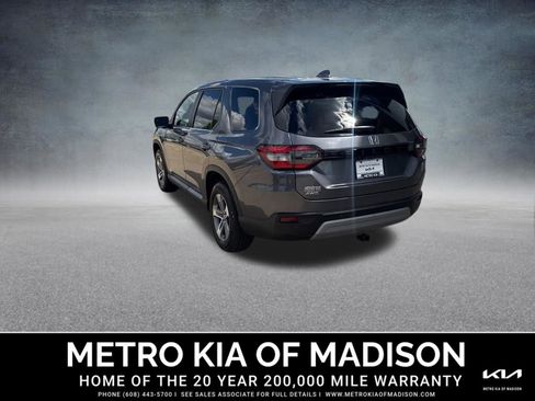 Used 2025 Honda Pilot EX-L image 3