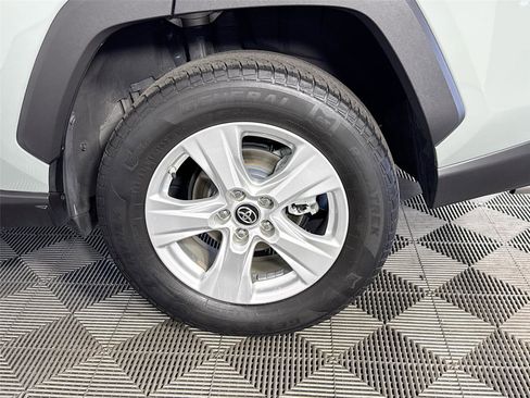 Used 2019 Toyota RAV4 XLE w/ Convenience Package FWD image 32