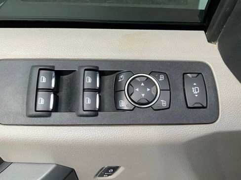 Used 2017 Ford F250 XLT w/ XLT Premium Package AWD/4WD image 17