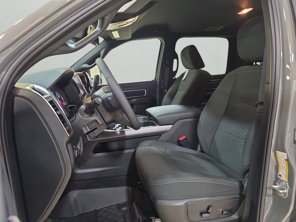 New 2027 RAM 3500 Big Horn AWD/4WD image 12