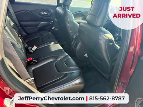 Used 2019 Jeep Cherokee Limited AWD/4WD image 4