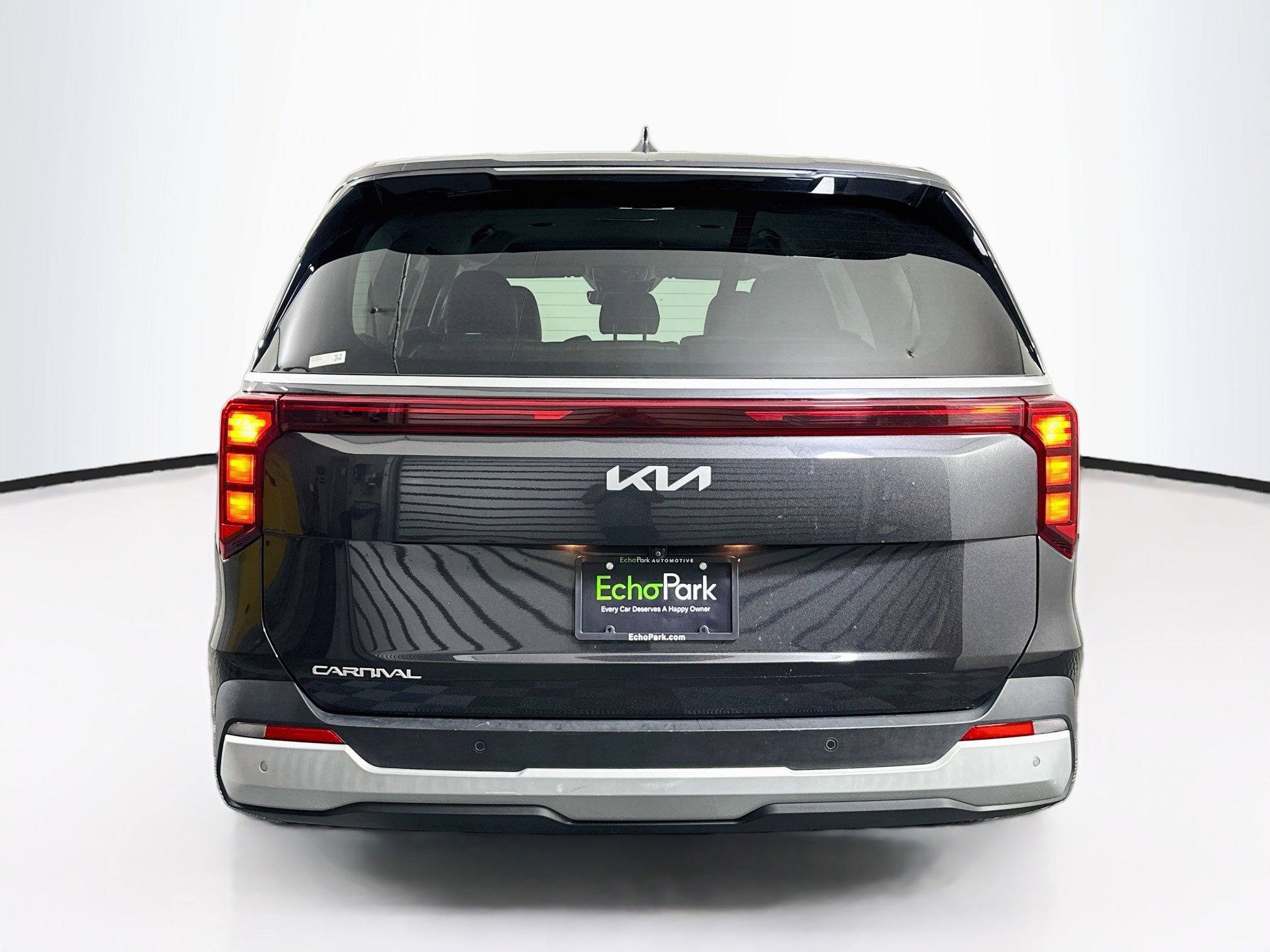 Used 2025 Kia Carnival FWD image 7
