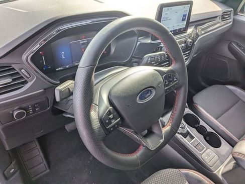 Used 2025 Ford Escape ST-Line image 18
