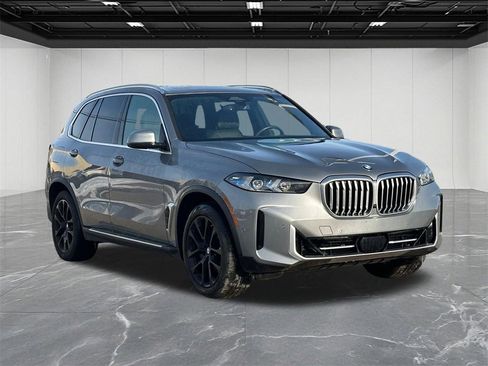 Used 2024 BMW X5 xDrive40i w/ Premium Package image 13