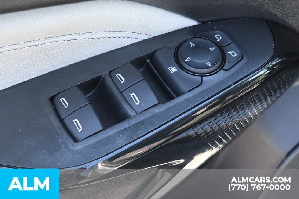 Used 2025 Chevrolet Trax LT FWD image 44