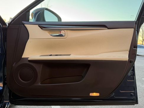 Used 2018 Lexus ES 350 w/ Navigation System Package image 23