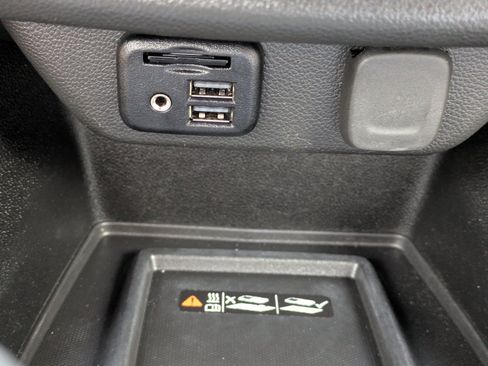 Used 2023 Chevrolet Traverse Premier FWD image 30