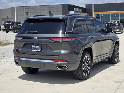 Used 2022 Jeep Grand Cherokee Overland w/ Luxury Tech Group IV AWD/4WD image 8