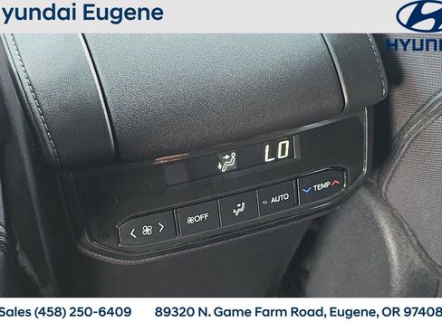 Used 2024 Toyota Highlander LE FWD image 17