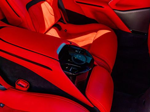 Used 2025 Ferrari Purosangue AWD/4WD image 66