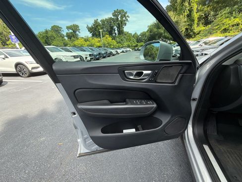 Certified 2023 Volvo XC60 B5 Ultimate w/ Climate Package FWD image 21