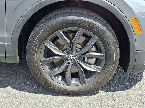 Certified 2024 Volkswagen Tiguan SE AWD/4WD image 11