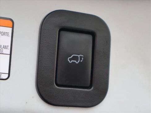 Used 2020 Toyota Sienna XLE w/ XLE Navigation Package FWD image 7