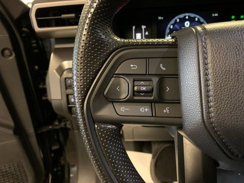 Used 2025 Toyota Tacoma SR5 AWD/4WD image 29