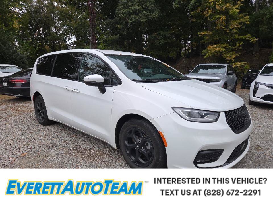 Used 2023 Chrysler Pacifica Touring-L w/ S Appearance Package FWD image 1