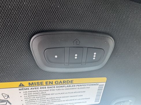 Used 2025 Chrysler Pacifica Limited FWD image 28