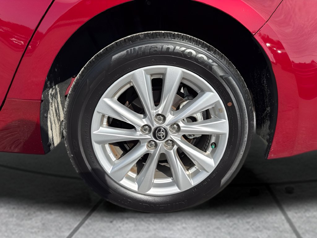 Used 2025 Toyota Corolla LE w/ LE Premium Package FWD image 31