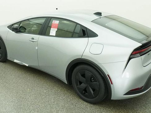 New 2026 Toyota Prius LE FWD image 8