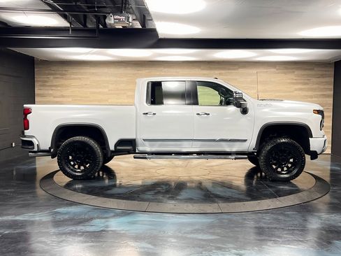 Used 2024 Chevrolet Silverado 2500 High Country w/ Technology Package image 10