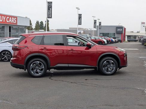 Certified 2024 Nissan Rogue SV w/ SV Premium Package FWD image 6