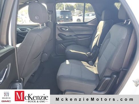 Used 2022 Chevrolet Traverse LT FWD image 21