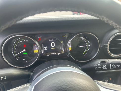 Used 2022 Jeep Wrangler Unlimited Sahara w/ Cold Weather Group image 21