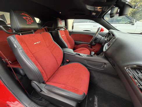 Used 2015 Dodge Challenger SRT Hellcat image 14