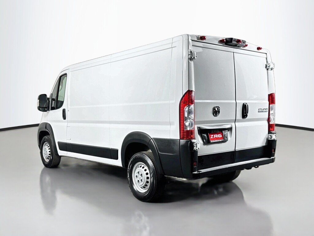 Used 2025 RAM ProMaster 2500 w/ Convenience Group FWD image 3