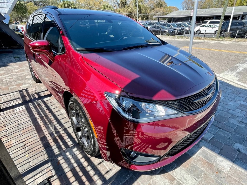 Used 2018 Chrysler Pacifica Touring-L w/ Premium Audio Group FWD image 4