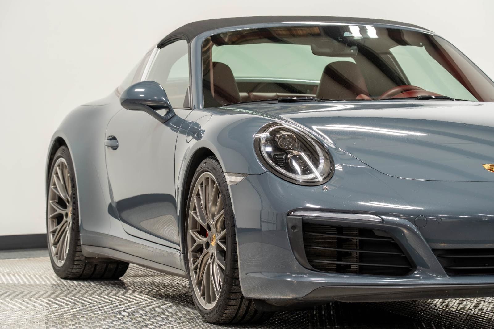 Used 2017 Porsche 911 Targa 4S AWD/4WD image 2