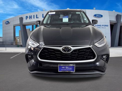 Used 2021 Toyota Highlander XLE AWD/4WD image 8
