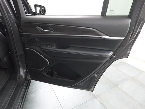 Used 2022 Jeep Grand Cherokee L Limited AWD/4WD image 28