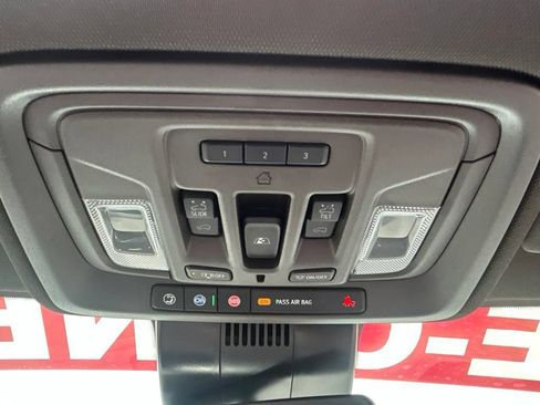Used 2025 GMC Sierra 1500 SLT w/ SLT Premium Plus Package AWD/4WD image 21