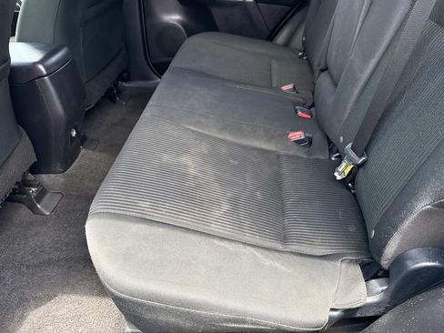 Used 2018 Toyota RAV4 LE FWD image 16