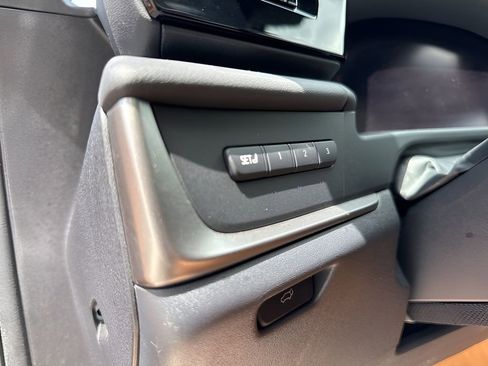 Used 2023 Lexus RZ 450e Premium image 11