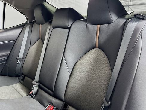 Used 2019 Toyota Camry LE w/ Convenience Package FWD image 9