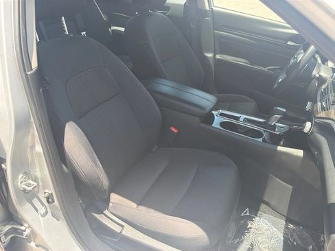 Used 2024 Nissan Altima 2.5 SV FWD image 18