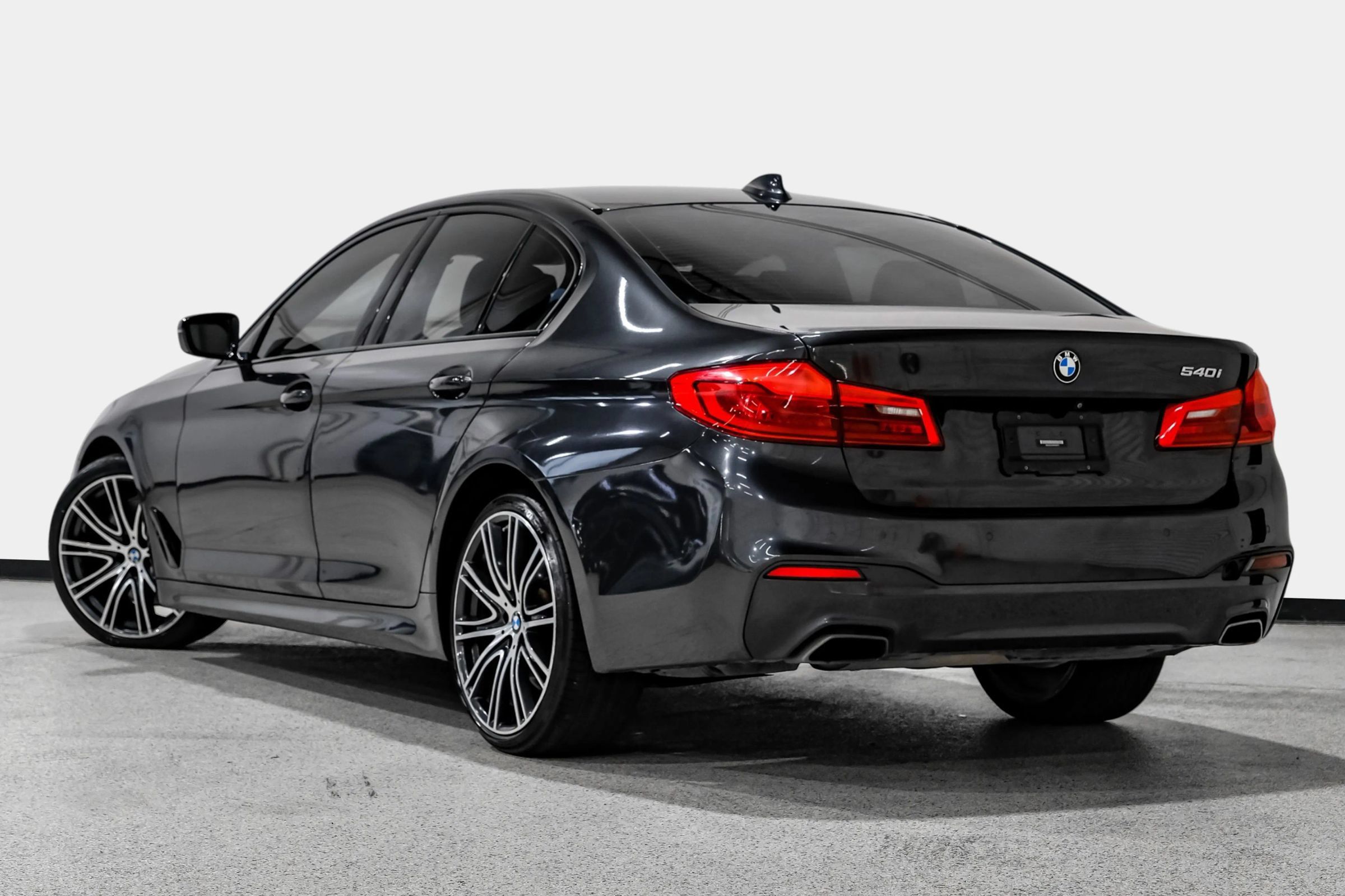 Used 2019 BMW 540i w/ M Sport Package RWD image 8