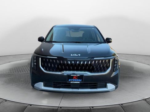 Used 2025 Kia Carnival LX image 8