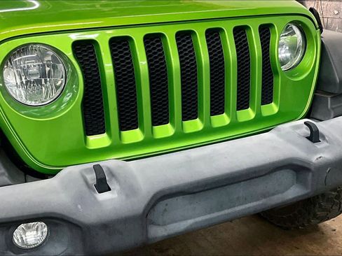 Used 2018 Jeep Wrangler Unlimited Sport image 32