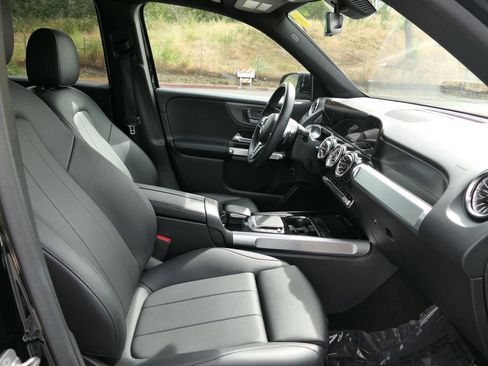Used 2023 Mercedes-Benz GLB 250 image 27