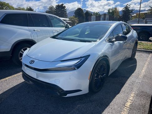 Used 2025 Toyota Prius AWD image 6