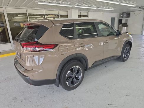 Used 2024 Nissan Rogue SV w/ SV Premium Package AWD/4WD image 6