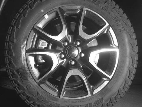 Used 2025 Jeep Compass Trailhawk image 12