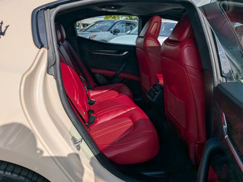 Used 2022 Maserati Ghibli Modena image 16