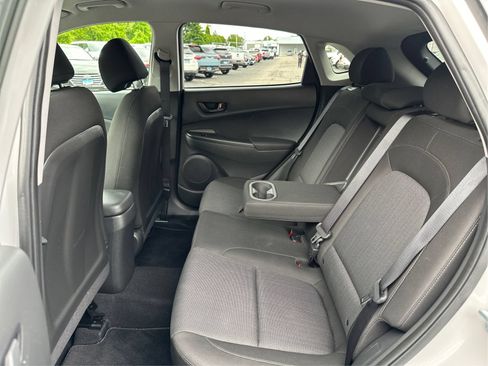 Certified 2022 Hyundai Kona SEL AWD/4WD image 10